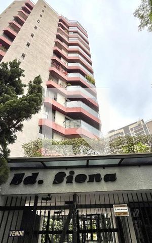 Apartamento à venda com 420m², 4 quartos e 4 vagas Apartamento à venda com 420m², 4 quartos e 4 vagasFachada e portaria