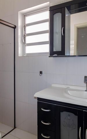 Casa de condomínio à venda com 100m², 3 quartos e 1 vaga Casa de condomínio à venda com 100m², 3 quartos e 1 vagaBanheiro 2