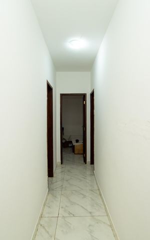 Casa à venda com 220m², 3 quartos e 4 vagas Casa à venda com 220m², 3 quartos e 4 vagasCORREDOR