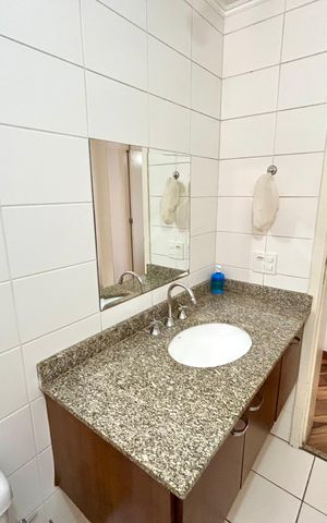 Apartamento à venda com 128m², 4 quartos e 3 vagas Apartamento à venda com 128m², 4 quartos e 3 vagasBanheiro 1