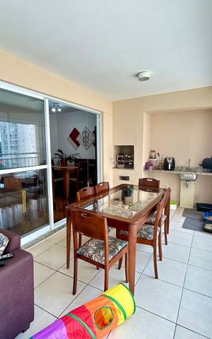 Apartamento à venda com 128m², 4 quartos e 3 vagas Apartamento à venda com 128m², 4 quartos e 3 vagasVaranda da Sala
