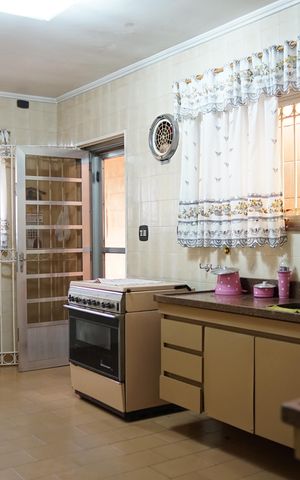 Casa à venda com 147m², 2 quartos e 6 vagasCozinha - Armários