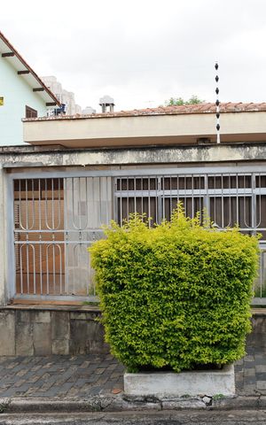 Casa à venda com 147m², 2 quartos e 6 vagasFrente Casa