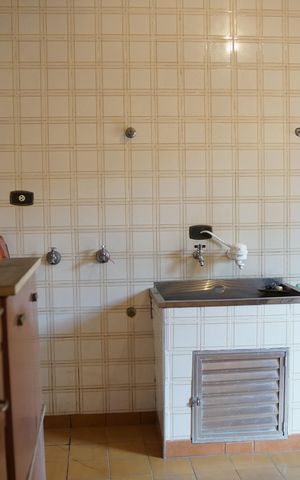 Casa à venda com 147m², 2 quartos e 6 vagasBanheiro