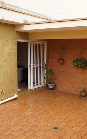 Casa à venda com 147m², 2 quartos e 6 vagasQuintal