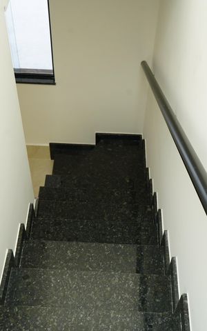 Casa à venda com 120m², 3 quartos e 2 vagasEscada
