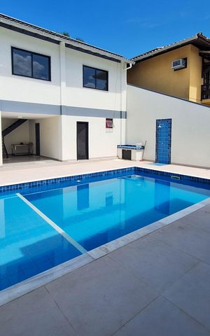 Casa à venda com 395m², 7 quartos e 5 vagas Casa à venda com 395m², 7 quartos e 5 vagasPiscina