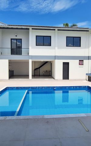 Casa à venda com 395m², 7 quartos e 5 vagas Casa à venda com 395m², 7 quartos e 5 vagasPiscina