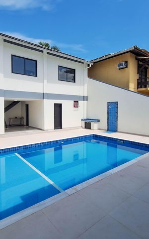 Casa à venda com 395m², 7 quartos e 5 vagas Casa à venda com 395m², 7 quartos e 5 vagasPiscina