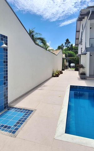 Casa à venda com 395m², 7 quartos e 5 vagas Casa à venda com 395m², 7 quartos e 5 vagasPiscina