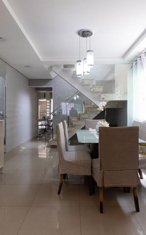 Casa à venda com 339m², 4 quartos e 2 vagas Casa à venda com 339m², 4 quartos e 2 vagasSala
