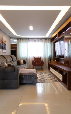 Casa à venda com 339m², 4 quartos e 2 vagas Casa à venda com 339m², 4 quartos e 2 vagasSala
