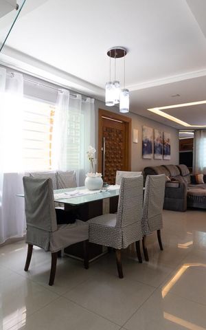 Casa à venda com 339m², 4 quartos e 2 vagas Casa à venda com 339m², 4 quartos e 2 vagasSala