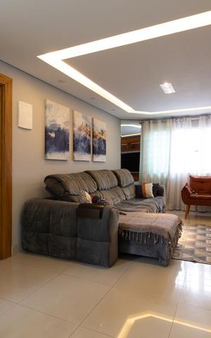 Casa à venda com 339m², 4 quartos e 2 vagas Casa à venda com 339m², 4 quartos e 2 vagasSala