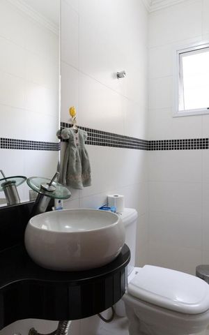 Casa à venda com 339m², 4 quartos e 2 vagas Casa à venda com 339m², 4 quartos e 2 vagasLavabo