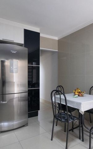 Casa à venda com 339m², 4 quartos e 2 vagas Casa à venda com 339m², 4 quartos e 2 vagasCozinha