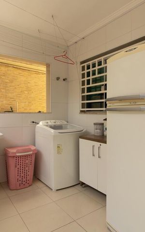 Casa à venda com 339m², 4 quartos e 2 vagas Casa à venda com 339m², 4 quartos e 2 vagasÁrea de Serviço