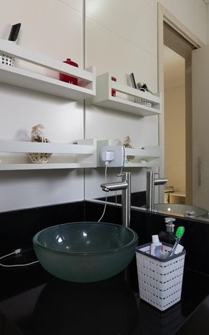 Casa à venda com 339m², 4 quartos e 2 vagas Casa à venda com 339m², 4 quartos e 2 vagasBanheiro da Suíte 2
