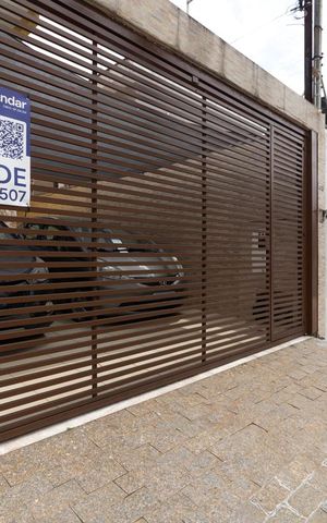 Casa à venda com 339m², 4 quartos e 2 vagas Casa à venda com 339m², 4 quartos e 2 vagasFachada e Plaquinha