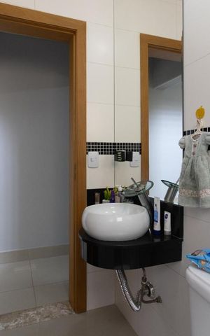 Casa à venda com 339m², 4 quartos e 2 vagas Casa à venda com 339m², 4 quartos e 2 vagasLavabo