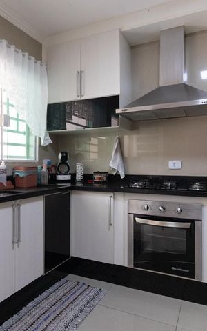 Casa à venda com 339m², 4 quartos e 2 vagas Casa à venda com 339m², 4 quartos e 2 vagasCozinha