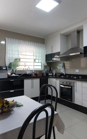 Casa à venda com 339m², 4 quartos e 2 vagas Casa à venda com 339m², 4 quartos e 2 vagasCozinha