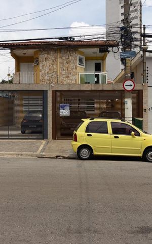Casa à venda com 339m², 4 quartos e 2 vagas Casa à venda com 339m², 4 quartos e 2 vagasFachada