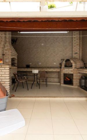 Casa à venda com 339m², 4 quartos e 2 vagas Casa à venda com 339m², 4 quartos e 2 vagasEspaço Gourmet
