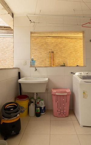 Casa à venda com 339m², 4 quartos e 2 vagas Casa à venda com 339m², 4 quartos e 2 vagasÁrea de Serviço