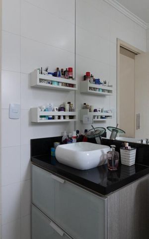 Casa à venda com 339m², 4 quartos e 2 vagas Casa à venda com 339m², 4 quartos e 2 vagasBanheiro da Suíte 1