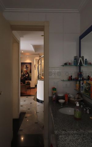 Casa de condomínio para alugar com 450m², 4 quartos e 6 vagasBanheiro de serviço
