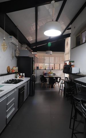 Casa de condomínio para alugar com 450m², 4 quartos e 6 vagasChurrasqueira