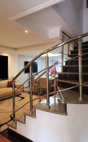 Casa de condomínio para alugar com 450m², 4 quartos e 6 vagasSala