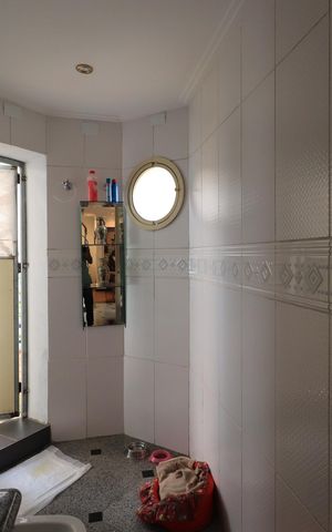 Casa de condomínio para alugar com 450m², 4 quartos e 6 vagasBanheiro de serviço