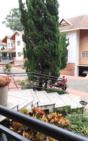 Casa de condomínio para alugar com 450m², 4 quartos e 6 vagasFachada