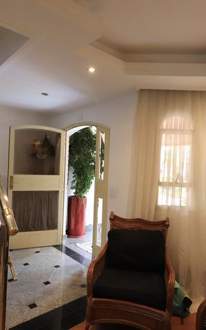 Casa de condomínio para alugar com 450m², 4 quartos e 6 vagasSala