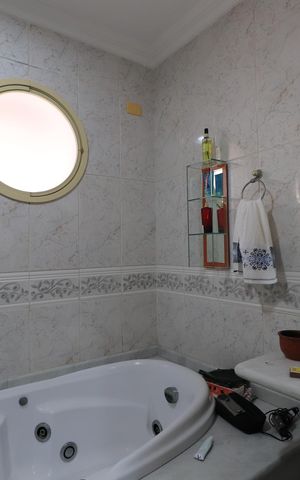 Casa de condomínio para alugar com 450m², 4 quartos e 6 vagasBanheiro da Suíte 4