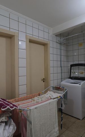 Casa de condomínio para alugar com 450m², 4 quartos e 6 vagasÁrea de Serviço