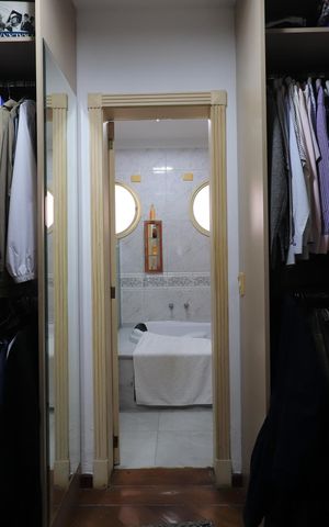 Casa de condomínio para alugar com 450m², 4 quartos e 6 vagasCloset da suíte 4