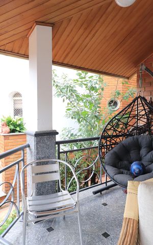 Casa de condomínio para alugar com 450m², 4 quartos e 6 vagasFachada