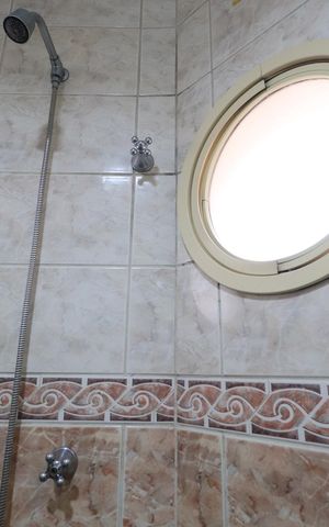 Casa de condomínio para alugar com 450m², 4 quartos e 6 vagasBanheiro da Suíte 2