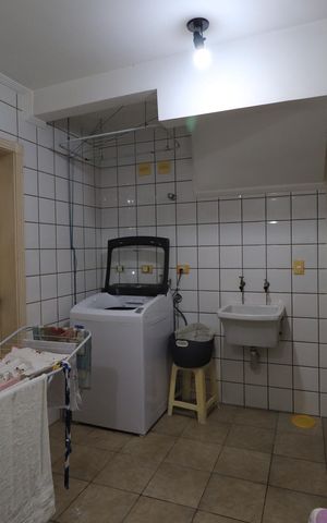 Casa de condomínio para alugar com 450m², 4 quartos e 6 vagasÁrea de Serviço