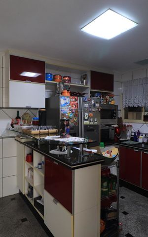 Casa de condomínio para alugar com 450m², 4 quartos e 6 vagasCozinha