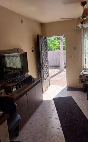 Casa de condomínio à venda com 60m², 2 quartos e 2 vagas Casa de condomínio à venda com 60m², 2 quartos e 2 vagasSala