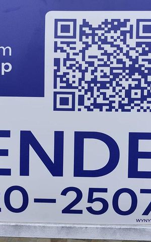 Casa à venda com 100m², 3 quartos e 2 vagas Casa à venda com 100m², 3 quartos e 2 vagasFachada