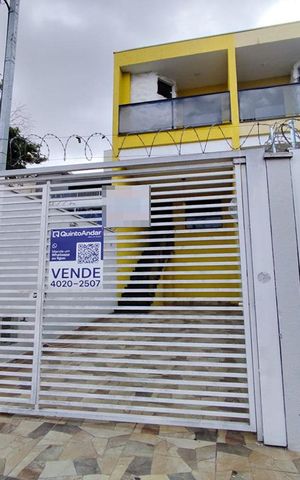 Casa à venda com 100m², 3 quartos e 2 vagas Casa à venda com 100m², 3 quartos e 2 vagasFachada