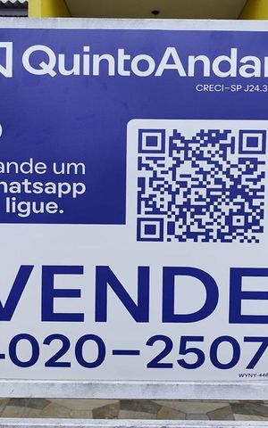 Casa à venda com 100m², 3 quartos e 2 vagas Casa à venda com 100m², 3 quartos e 2 vagasFachada