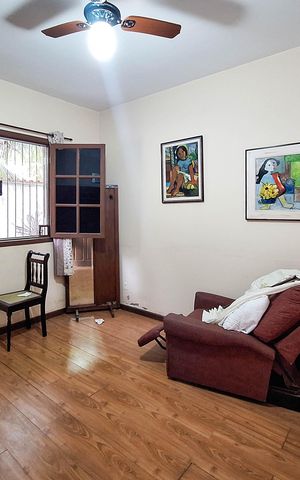 Casa à venda com 189m², 3 quartos e 3 vagas Casa à venda com 189m², 3 quartos e 3 vagasSala