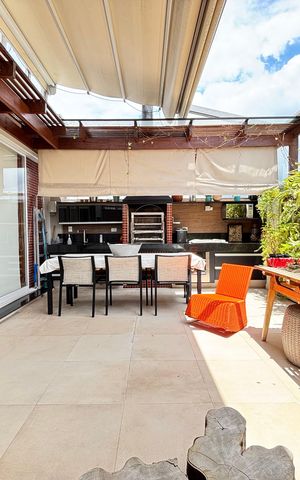 Apartamento à venda com 215m², 3 quartos e 3 vagasCobertura