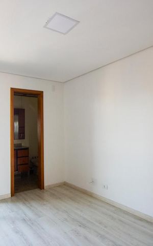Apartamento à venda com 300m², 4 quartos e 2 vagas Apartamento à venda com 300m², 4 quartos e 2 vagasQuarto 2 - Suíte